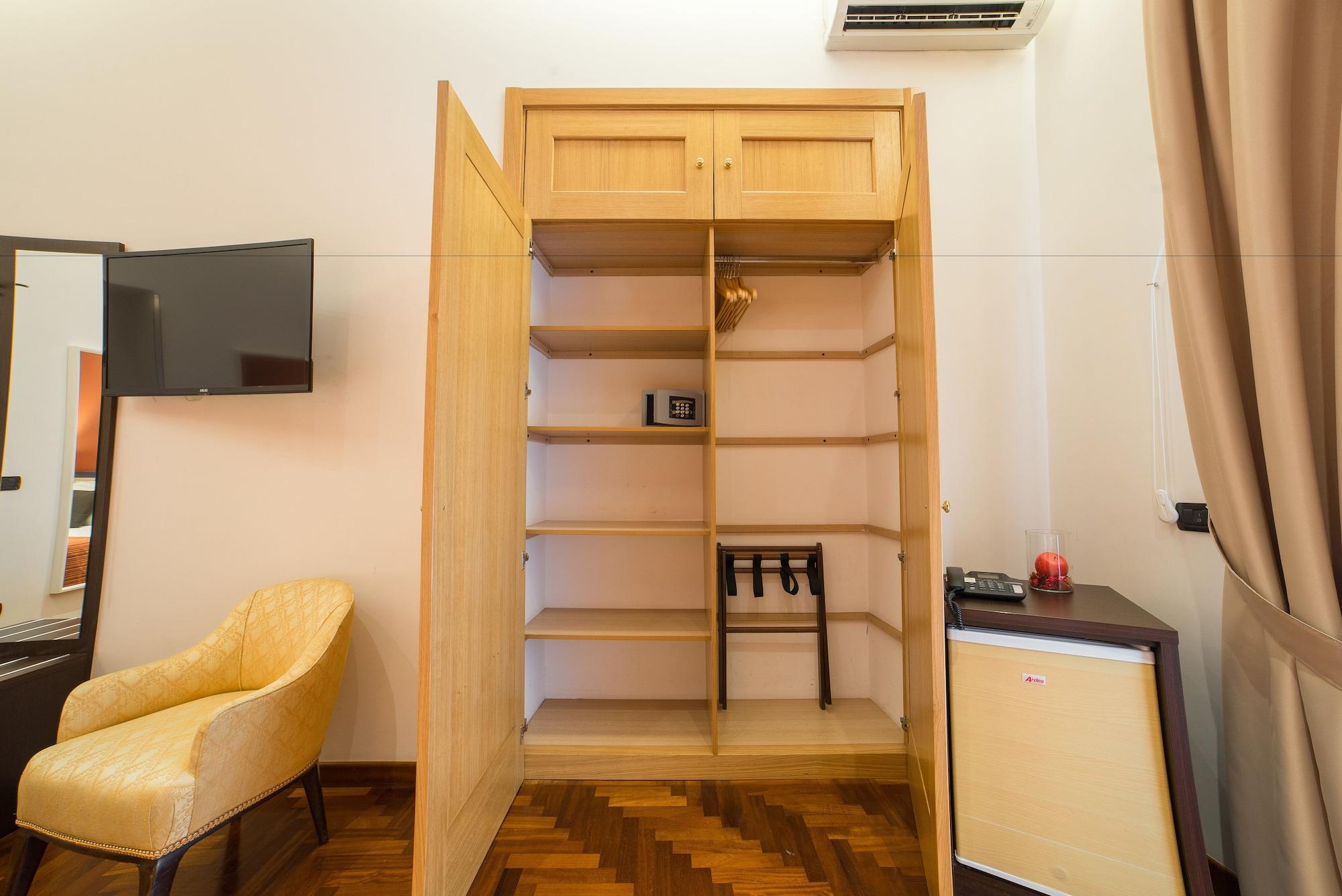 B&B Chiaia 32 Napoli Bagian luar foto
