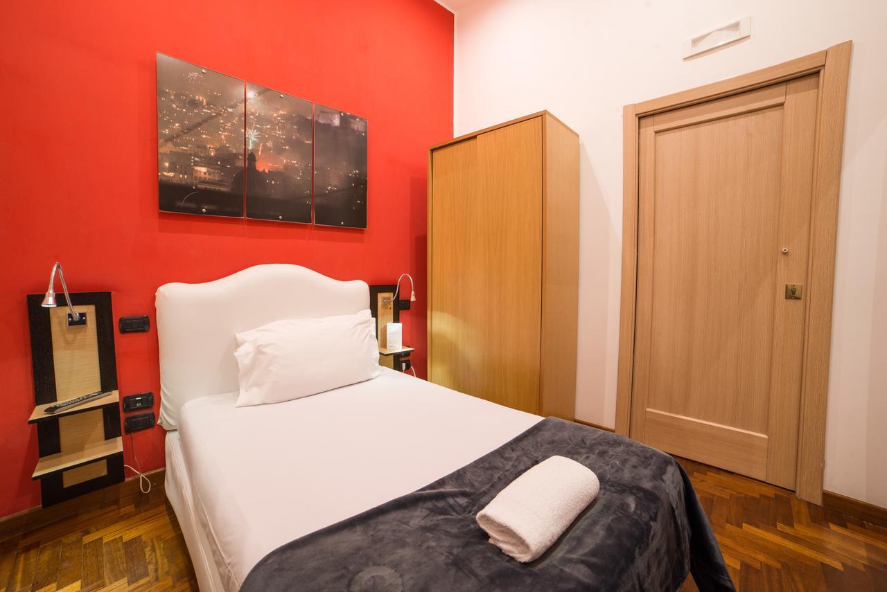 B&B Chiaia 32 Napoli Bagian luar foto