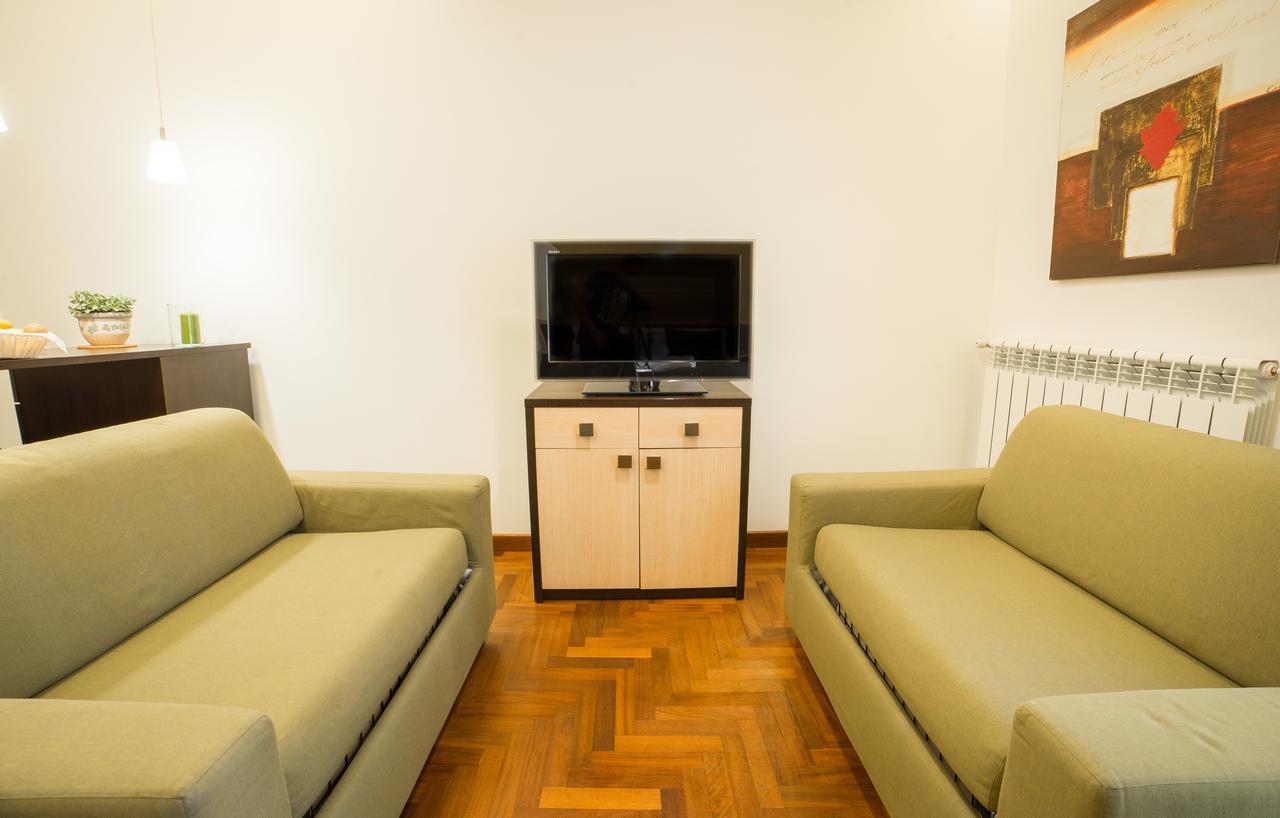B&B Chiaia 32 Napoli Bagian luar foto