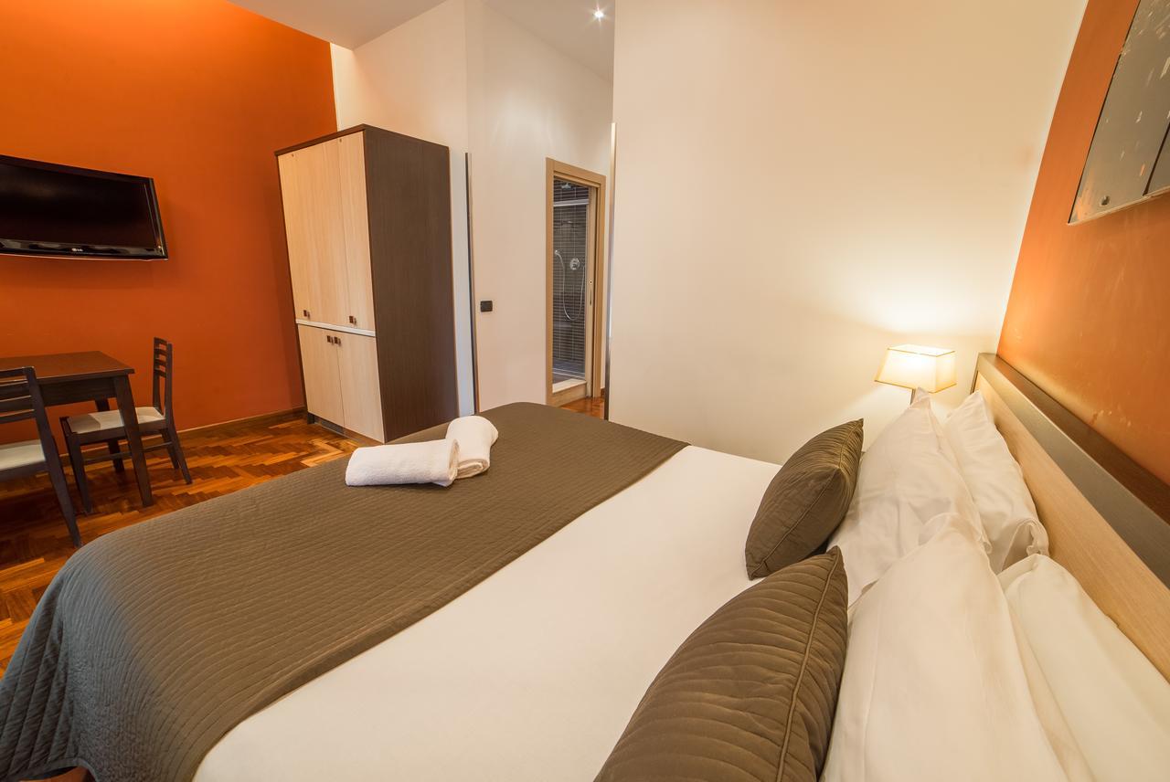 B&B Chiaia 32 Napoli Bagian luar foto