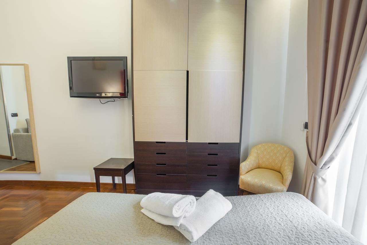 B&B Chiaia 32 Napoli Bagian luar foto