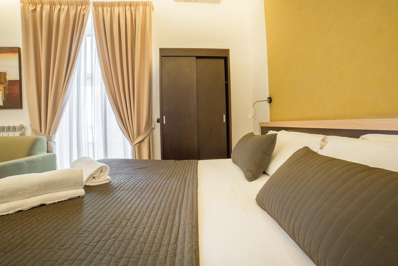 B&B Chiaia 32 Napoli Bagian luar foto