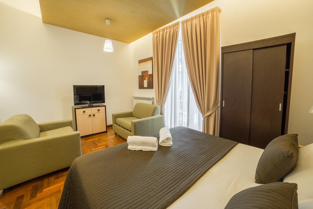 B&B Chiaia 32 Napoli Bagian luar foto