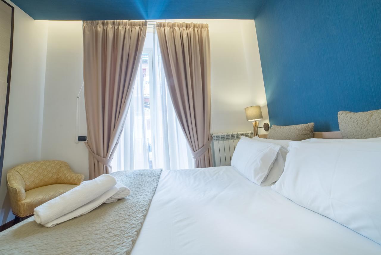 B&B Chiaia 32 Napoli Bagian luar foto