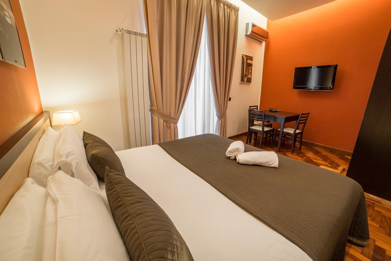 B&B Chiaia 32 Napoli Bagian luar foto