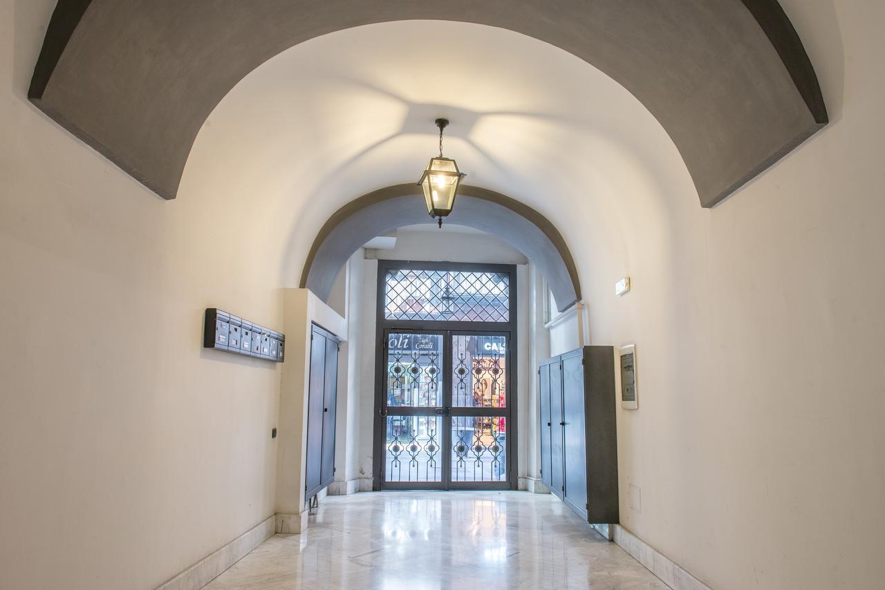 B&B Chiaia 32 Napoli Bagian luar foto
